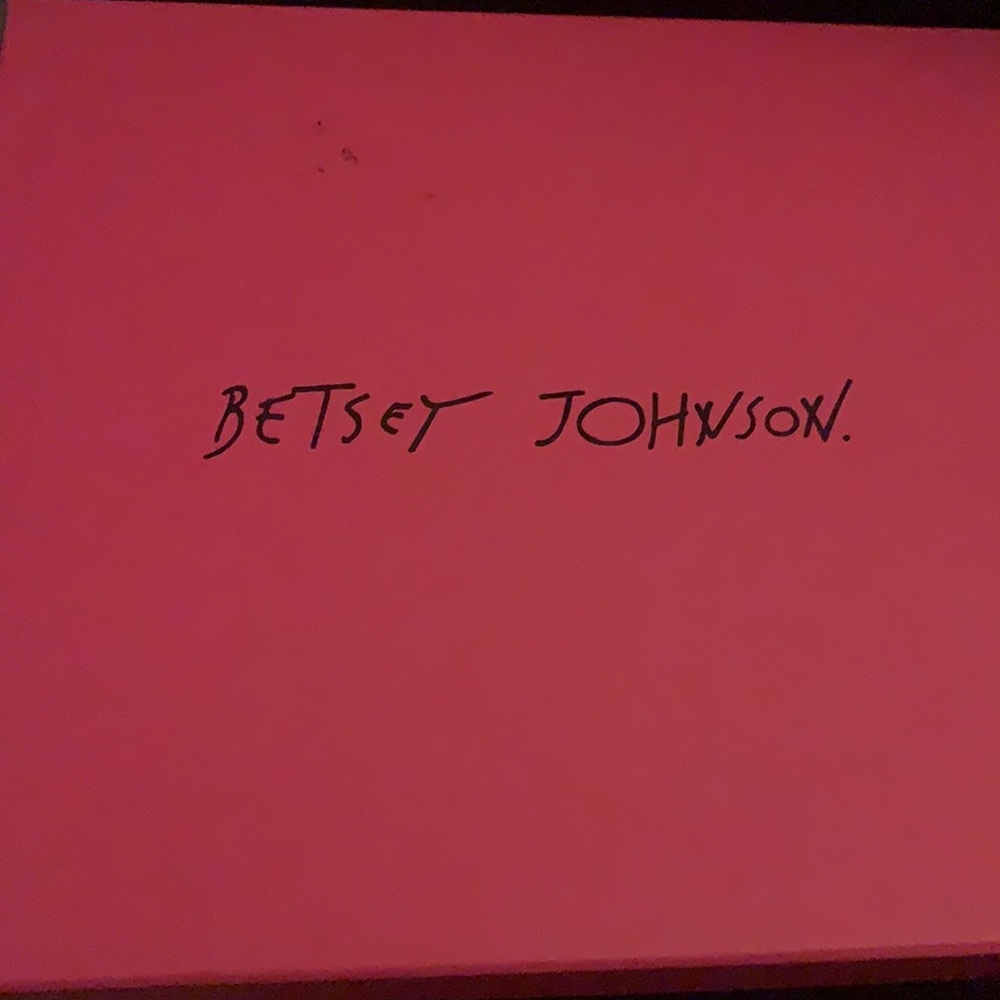 Betsey Johnson Size 7 1/2 Black and gold